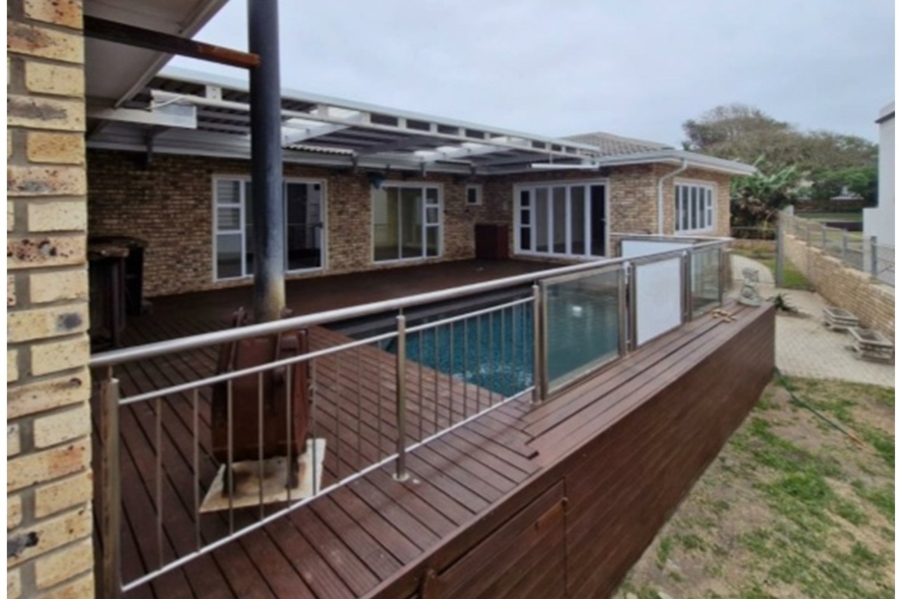 5 Bedroom Property for Sale in Winterstrand Eastern Cape